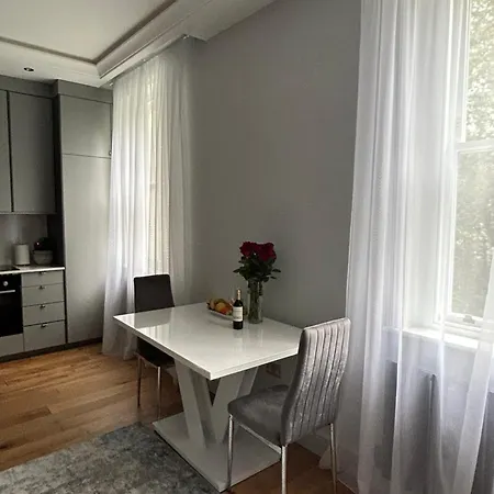 Appartamento Stylish One Bed Flat In Paddington Pool And Gym Next Door Free Secure Underground Parking Nearby Londra Esterno foto