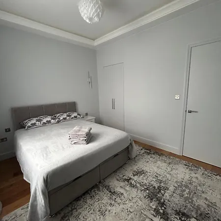 Appartamento Stylish One Bed Flat In Paddington Pool And Gym Next Door Free Secure Underground Parking Nearby Londra Esterno foto